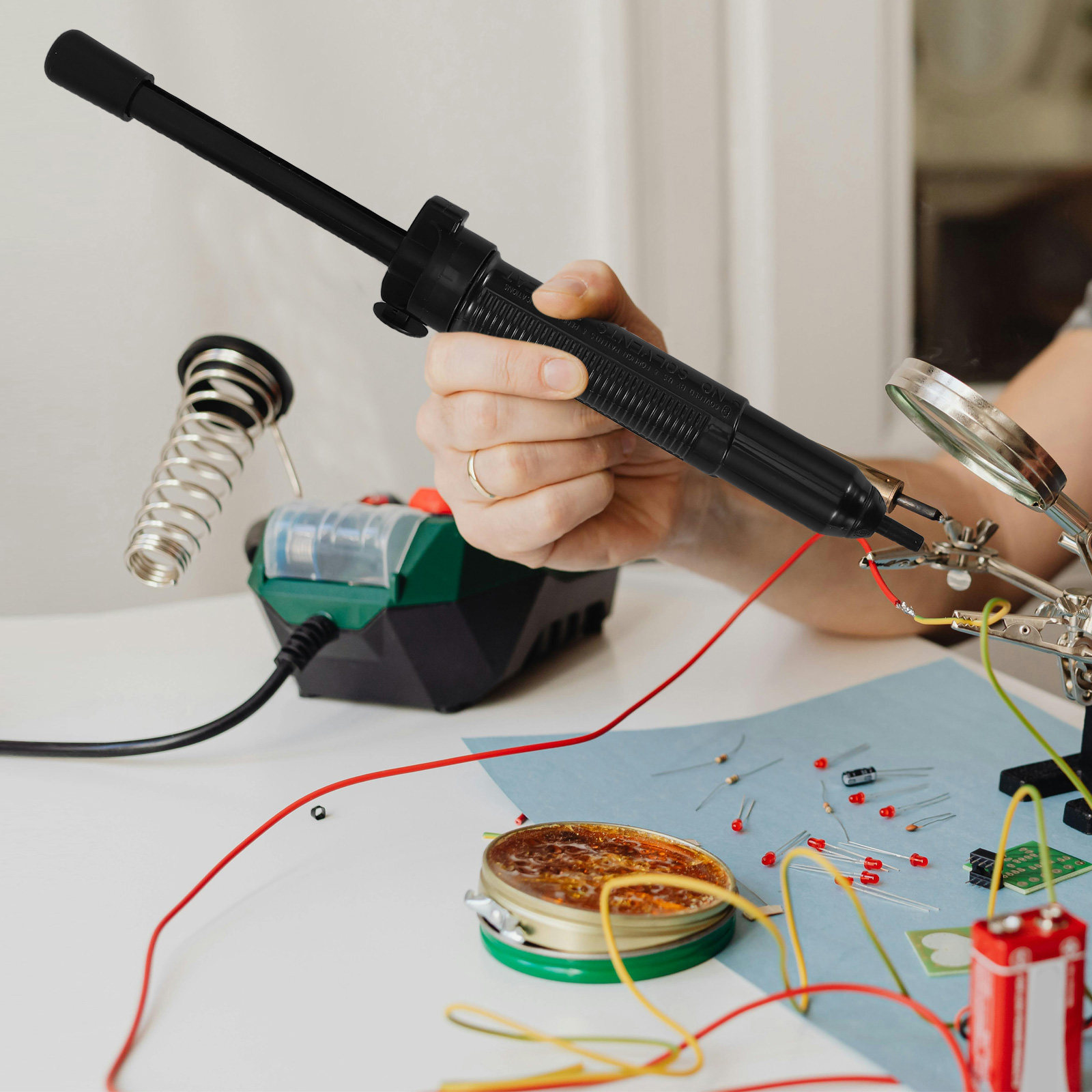Black Handheld Manual Desolder - Desoldering Pump Solder のレビューと価格
